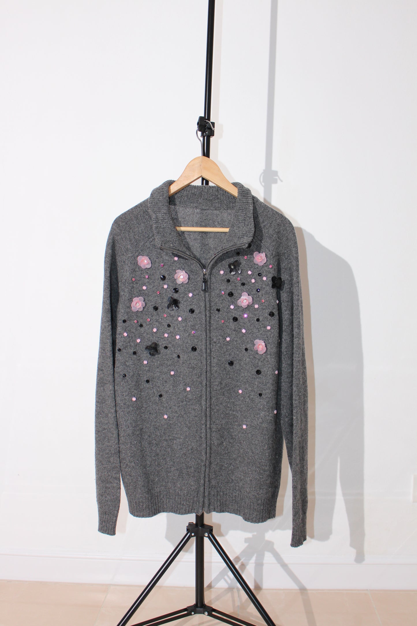 FLOWER AND CRYSTAL LAMBSWOOL SWEATER