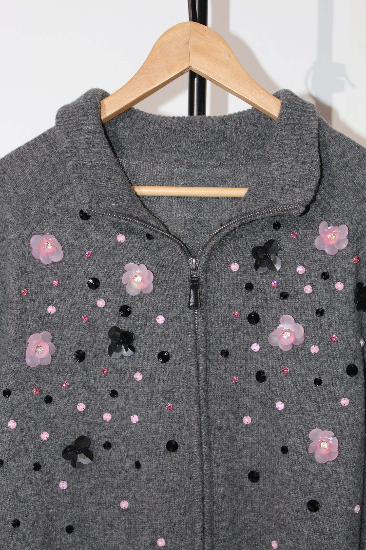 FLOWER AND CRYSTAL LAMBSWOOL SWEATER